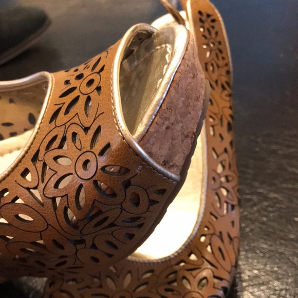 Fun Leather Wedge - Picture 5 of 5